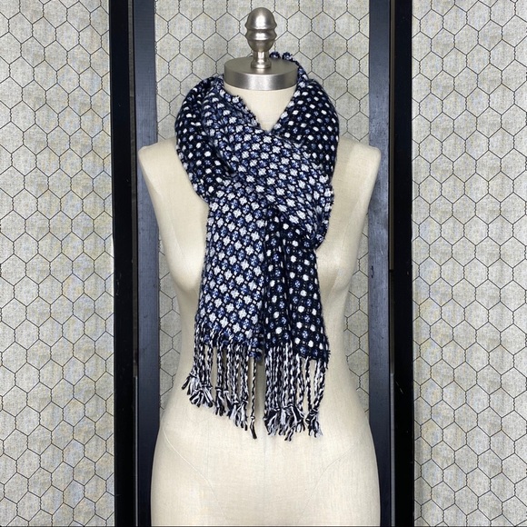 Banana Republic Scarf - Picture 2 of 10